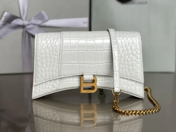 Crossbody bag Model: 198 Size: 22x13x5cm