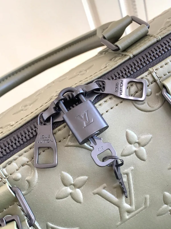 Louis Vuitton Travel bag Size: 50 x 29 x 23 cm