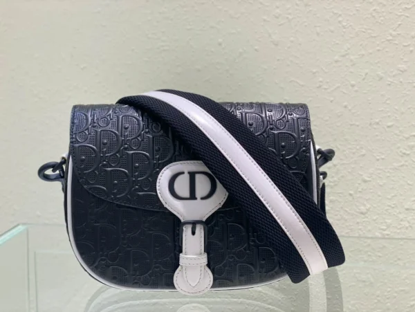 Bobby Clutch Size: 22cm