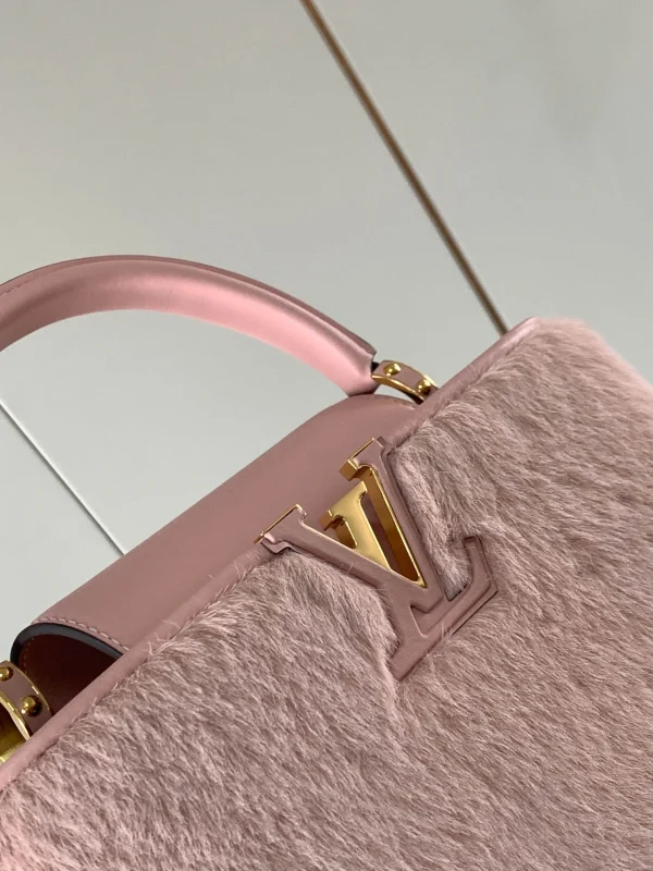 Louis Vuitton Size: 31.5 x 20 x 11 cm
