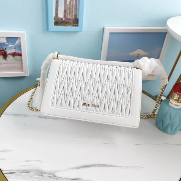 Miu Miu white Model: 5BD083 Size: 22X14X8cm