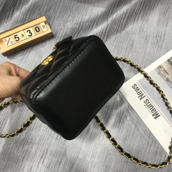 Bucket Bag Model No.;5865