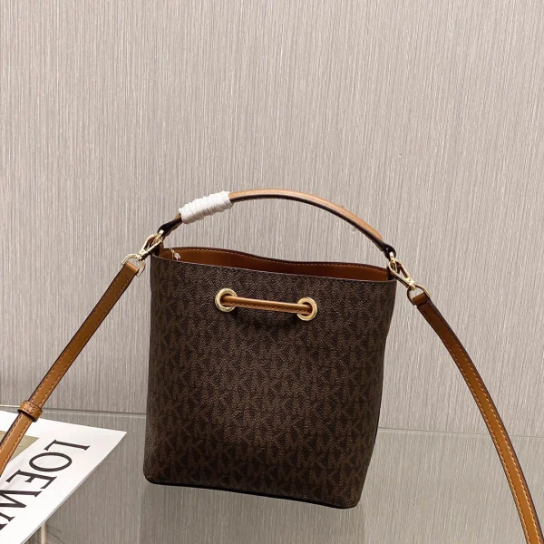Mk Size:18cmx18cmx10cm