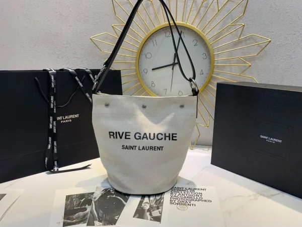 Bucket bag Model: 669299 Size: 20cm 30cm 28.5cm.