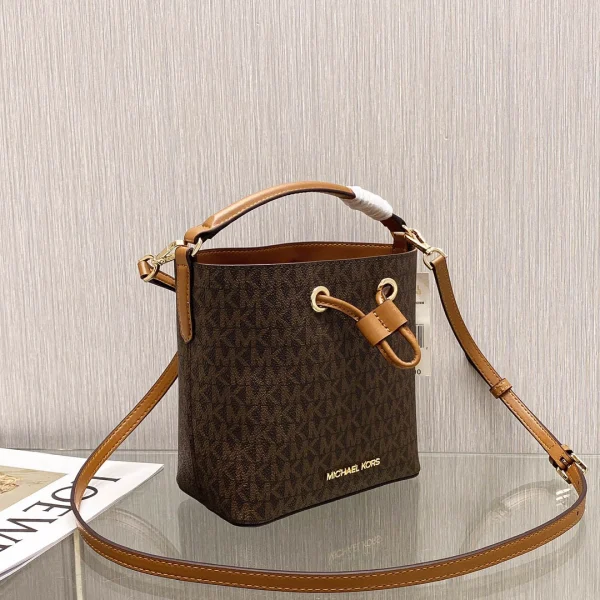 Mk Size:18cmx18cmx10cm