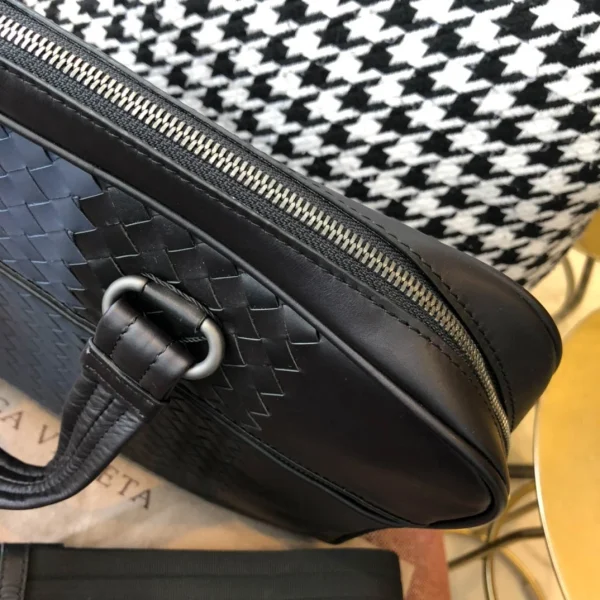 BV Briefcase Size: 38cm Black