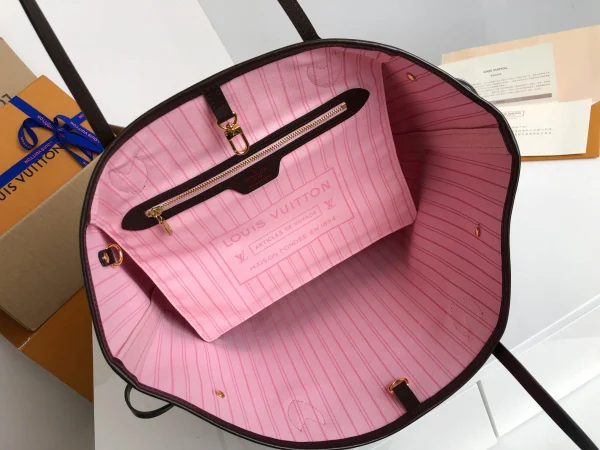 Louis Vuitton Size: 32*29*17cm