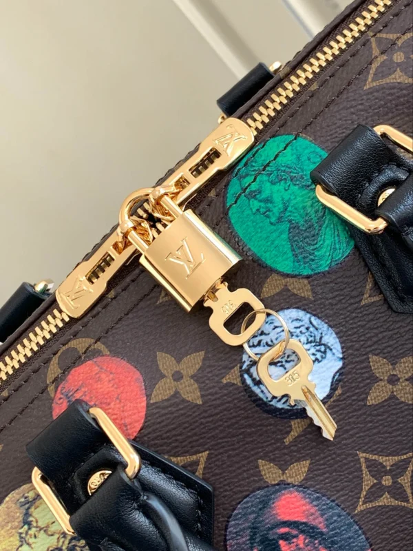 Louis Vuitton Size: 25.0 x 19.0 x 15.0 cm