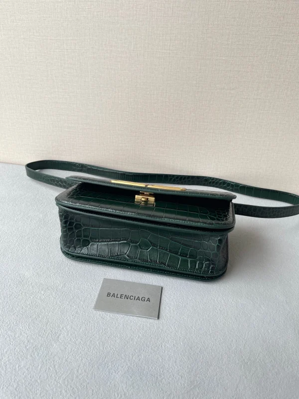 Gossip bag crossbody bag Size: 23.5x12.4x10.4cm
