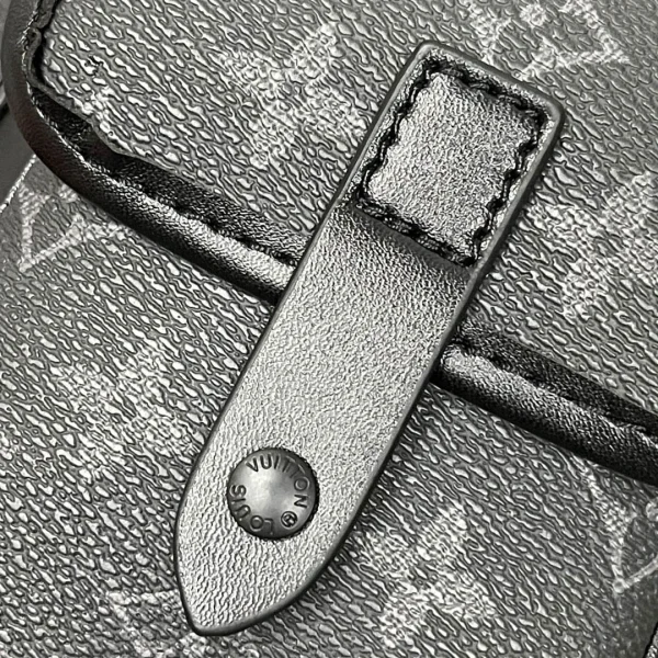 Louis Vuitton size: 15.0 x 17.0 x 8.0cm