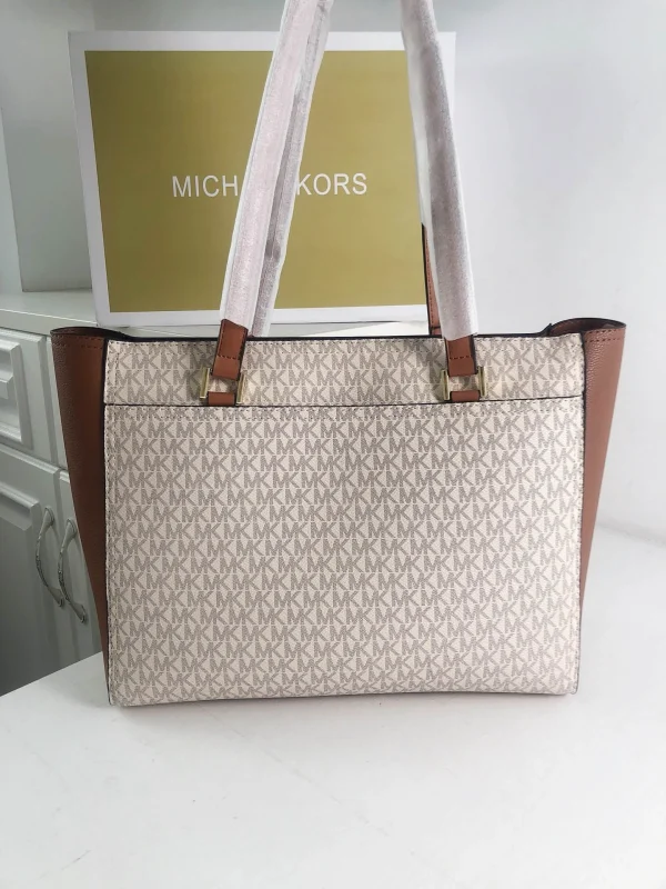 MK Shoulder Bag Black L: 26 H: 32 W: 13