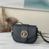 Louis Vuitton Size: 21 x 15 x 6.5 cm