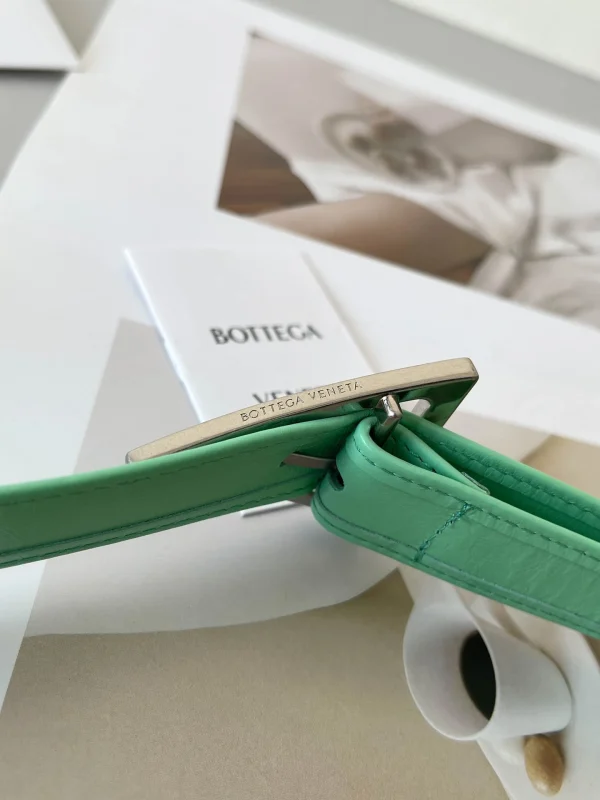 BV Cassette bag Size: 23x15cm 667298 Spring Green