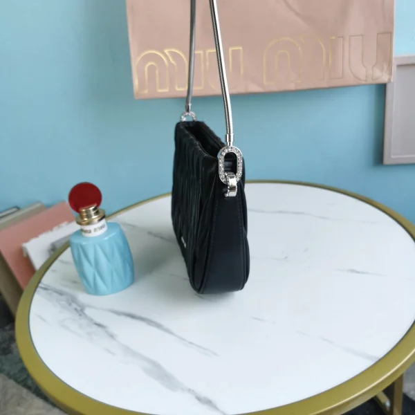 Miu Miu handheld underarm bag Size£º20X15X4.5cm
