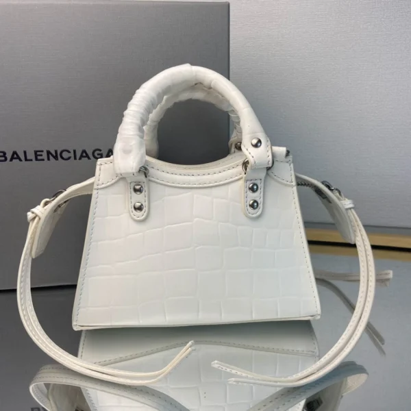 Balenciag* Neo Classic biker bag Size: 18