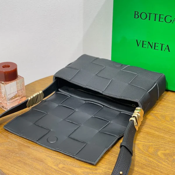 BV CASSETTE bag Size:23x15cm 666870