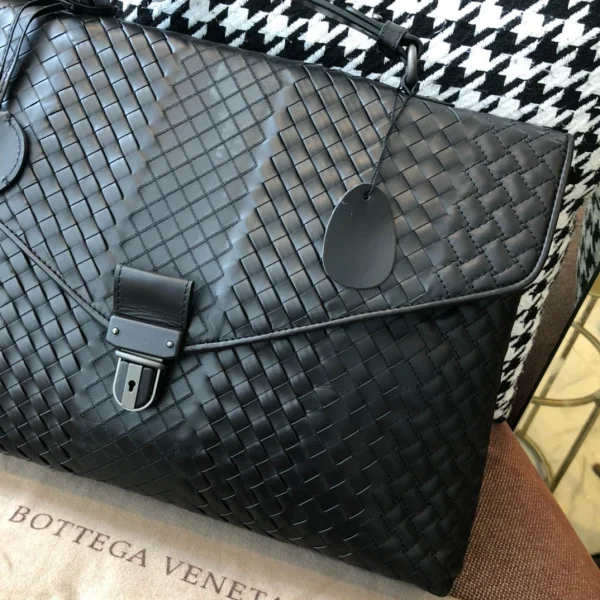 BV Briefcase Size: 40cm Black