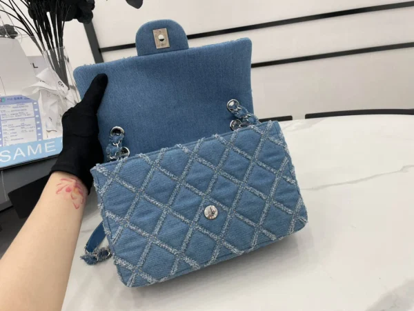 A68109 chanel old fashioned size: 17*9.5*8cm