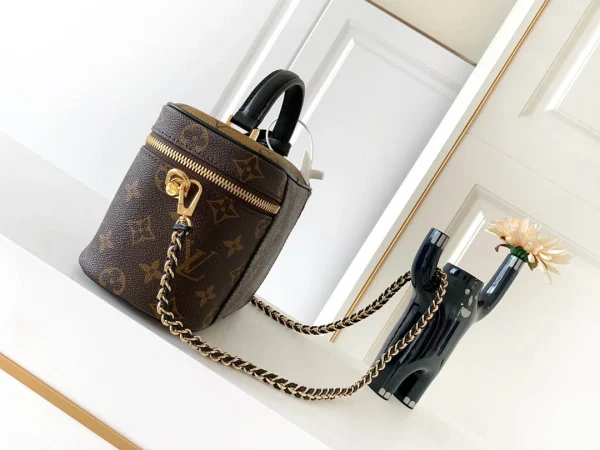 LV Model: M45165 Size:19*13*11cm