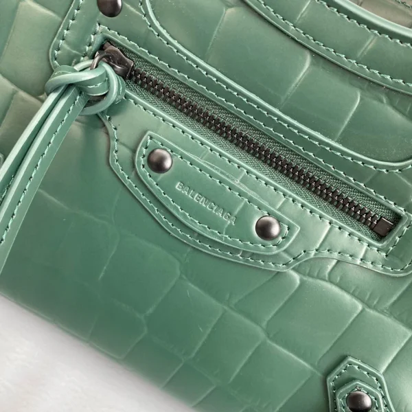 Balenciag* Neo Classic biker bag model number: 92535 size: 40*54*21.5*34cm 25*33*13*20cm