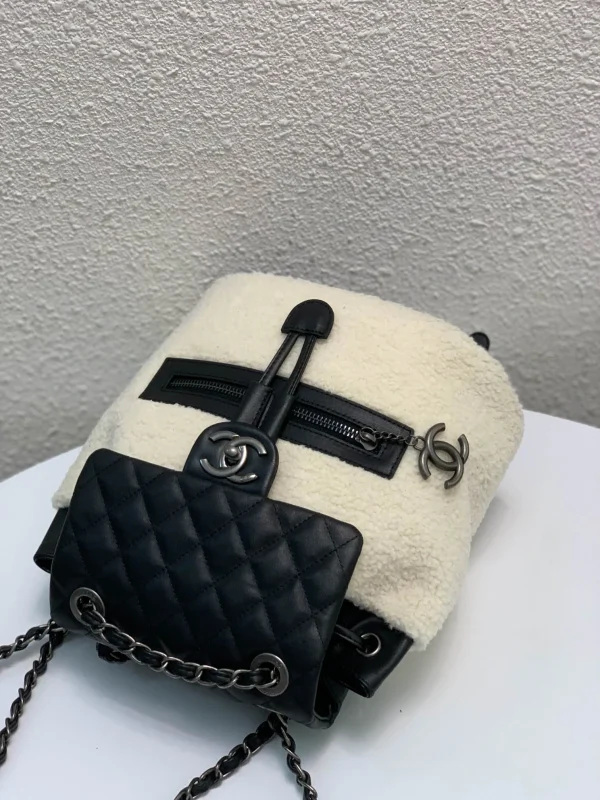 Backpack size: 24*14*22 high cm