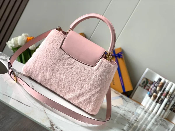 Louis Vuitton Size: 31.5 x 20 x 11 cm