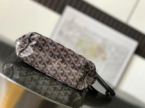 Men's handbag size: 35x39x14cm