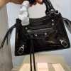 Black Size: 22cm