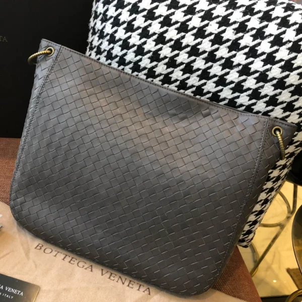 BV Briefcase Size: 33cm Grey