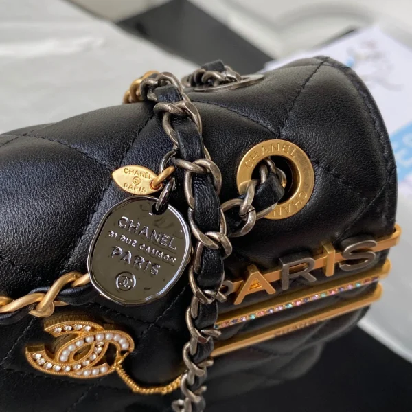 Badge bag Model: 2979 Size: 14-22-8cm