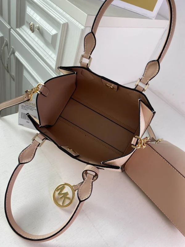 MK Crossbody Size: 23*18*12