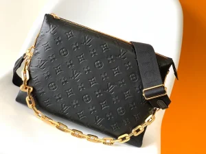 Louis Vuitton Size: 34 x 24 x 12 cm