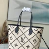 Louis Vuitton Size: 31 x 28 x 14 cm