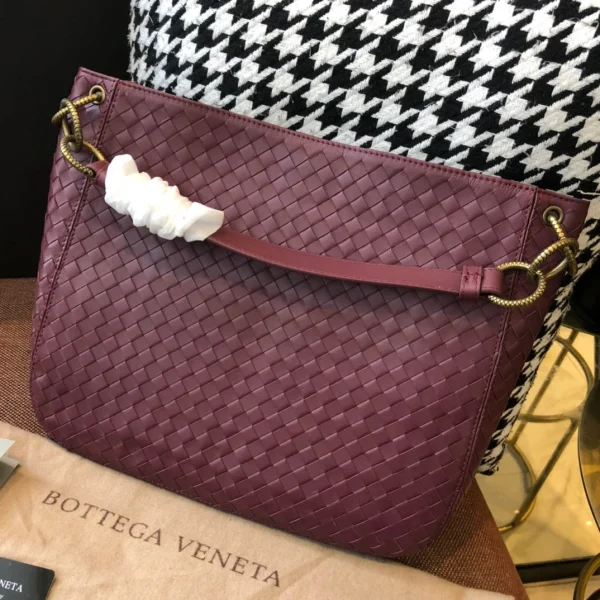 BV Briefcase Size: 33cm Date Red