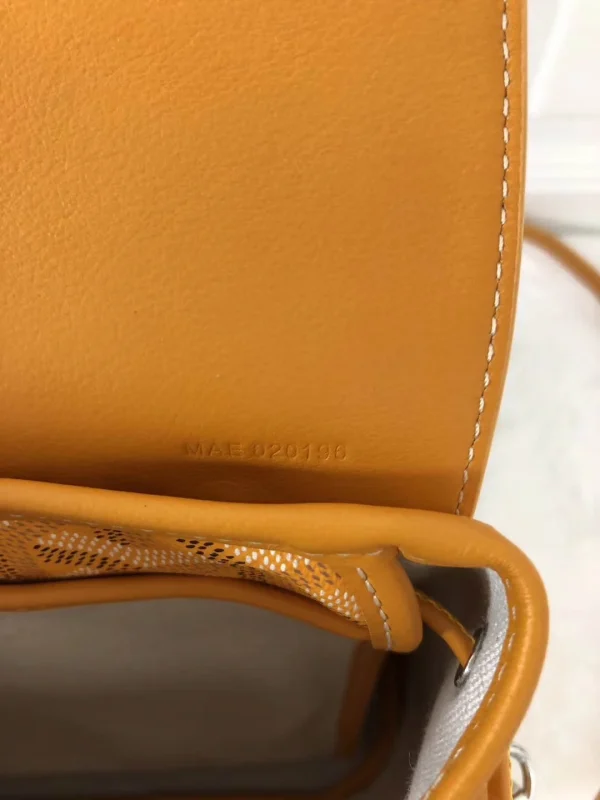 Goyard Size: 19*9*20cm