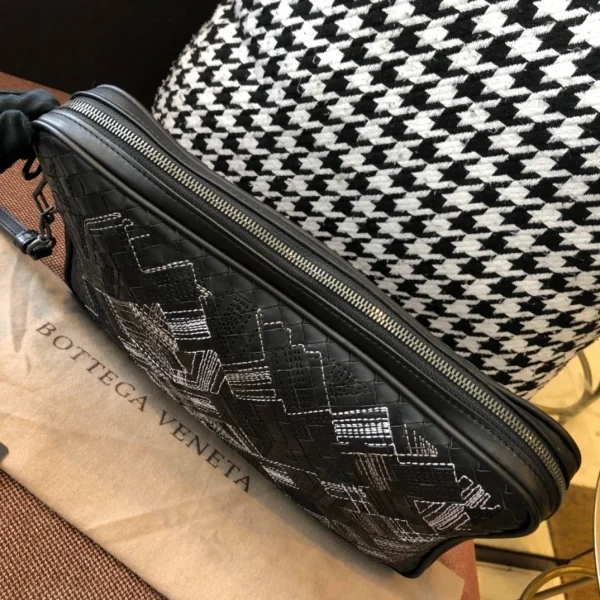 BV Briefcase Size: 37cm Black