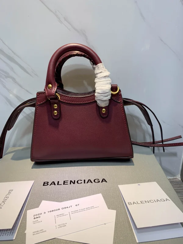 Burgundy Size: 18cm