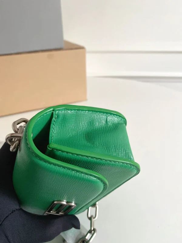 Crossbody bag Size: 19*10*7cm