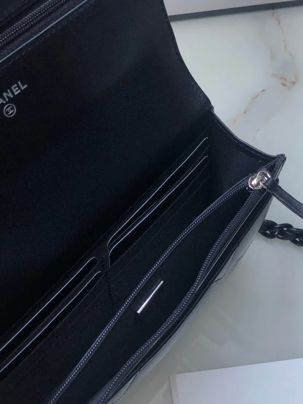 Brand: Chanel Model: 0957 Size: 19cmX11.5cmX7cm