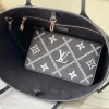 Louis Vuitton Spring Collection Size: 31 x 28 x 14 cm