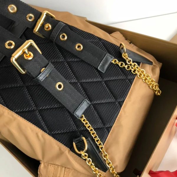 Military Backpack Size:22.14.33cm Code:550678