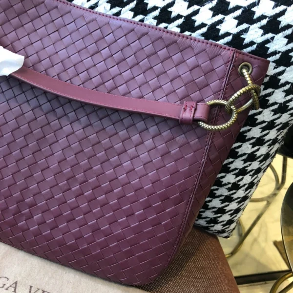 BV Briefcase Size: 33cm Date Red