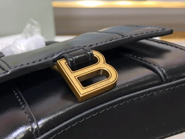 Balenciaga Paris Model: LG0115 Size: 11.5x14x4.5cm