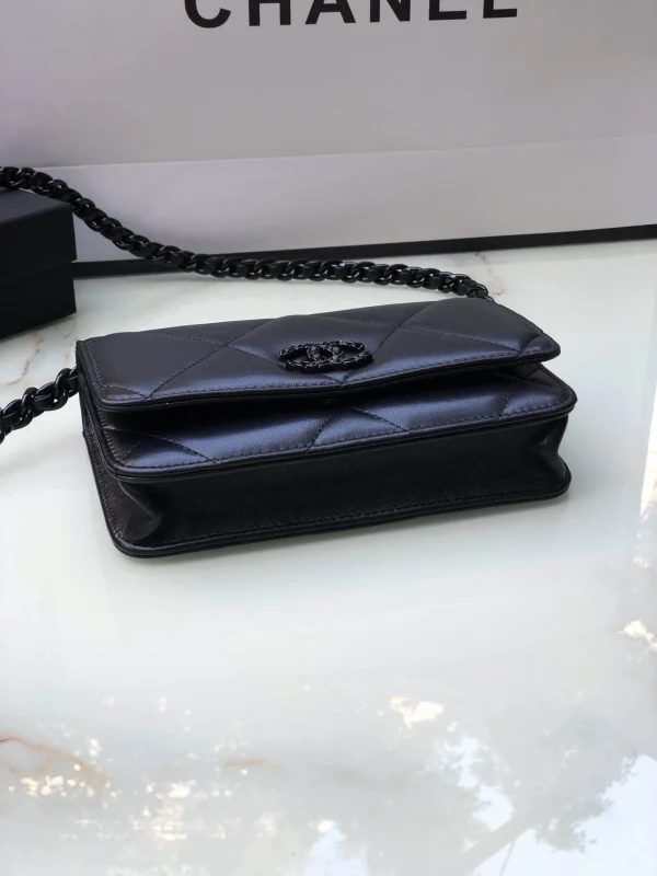 Brand: Chanel Model: 0957 Size: 19cmX11.5cmX7cm