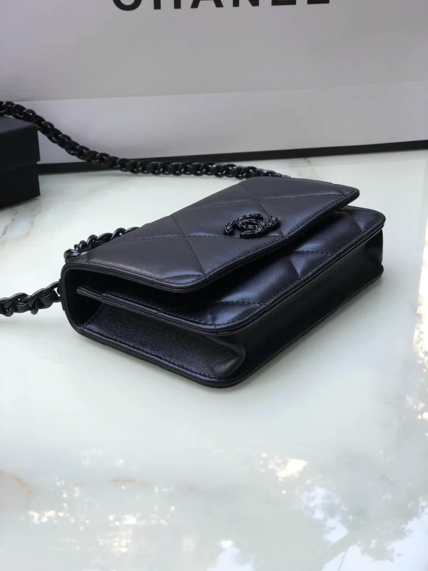 Brand: Chanel Model: 0957 Size: 19cmX11.5cmX7cm