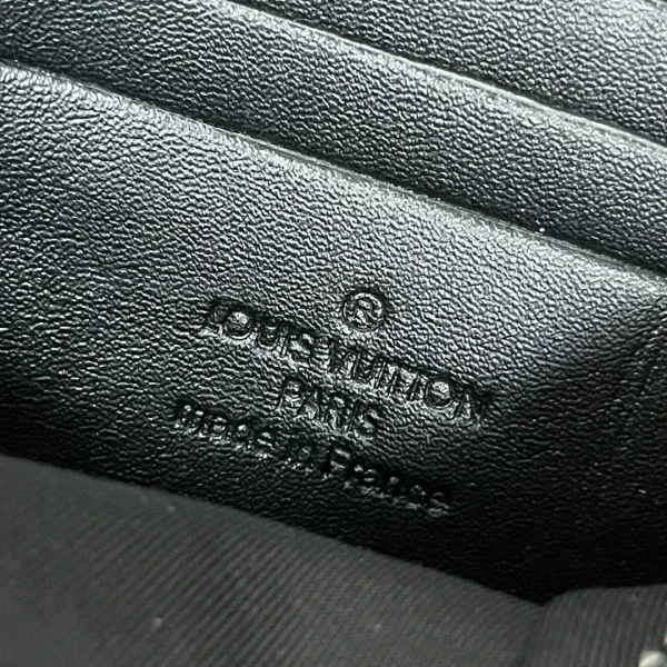 Louis Vuitton size: 15.0 x 17.0 x 8.0cm