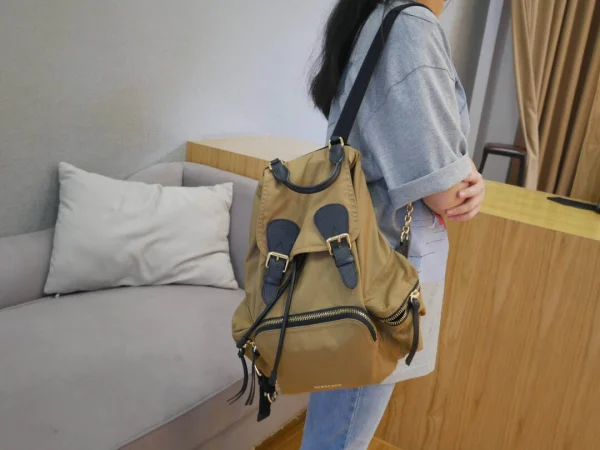 Military Backpack Size:22.14.33cm Code:550678