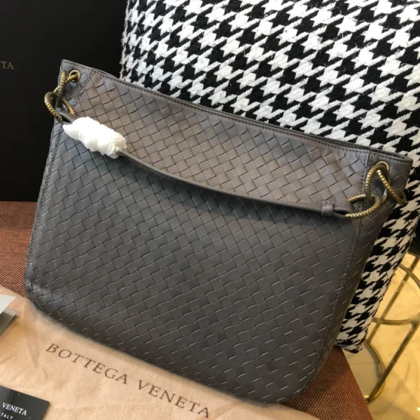 BV Briefcase Size: 33cm Grey