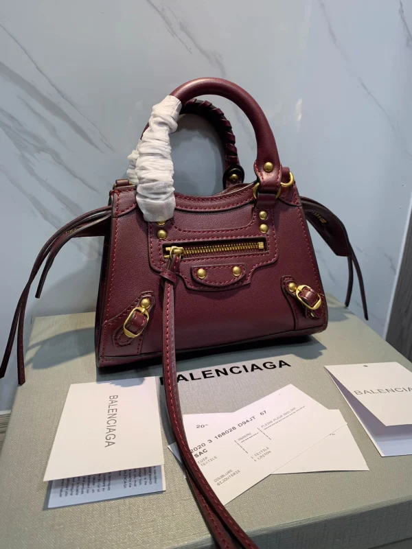Burgundy Size: 18cm