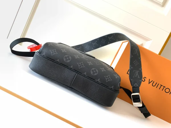LV Model: M30233 Size:29.5x20x5cm